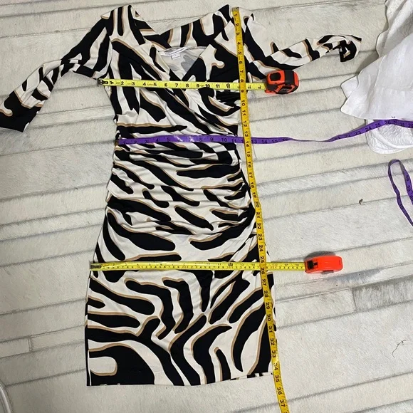 Diane Von Furstenberg Black and Cream Zebra “Bentley” 3/4 Sleeve 100% Silk Dress - Picture 16 of 16